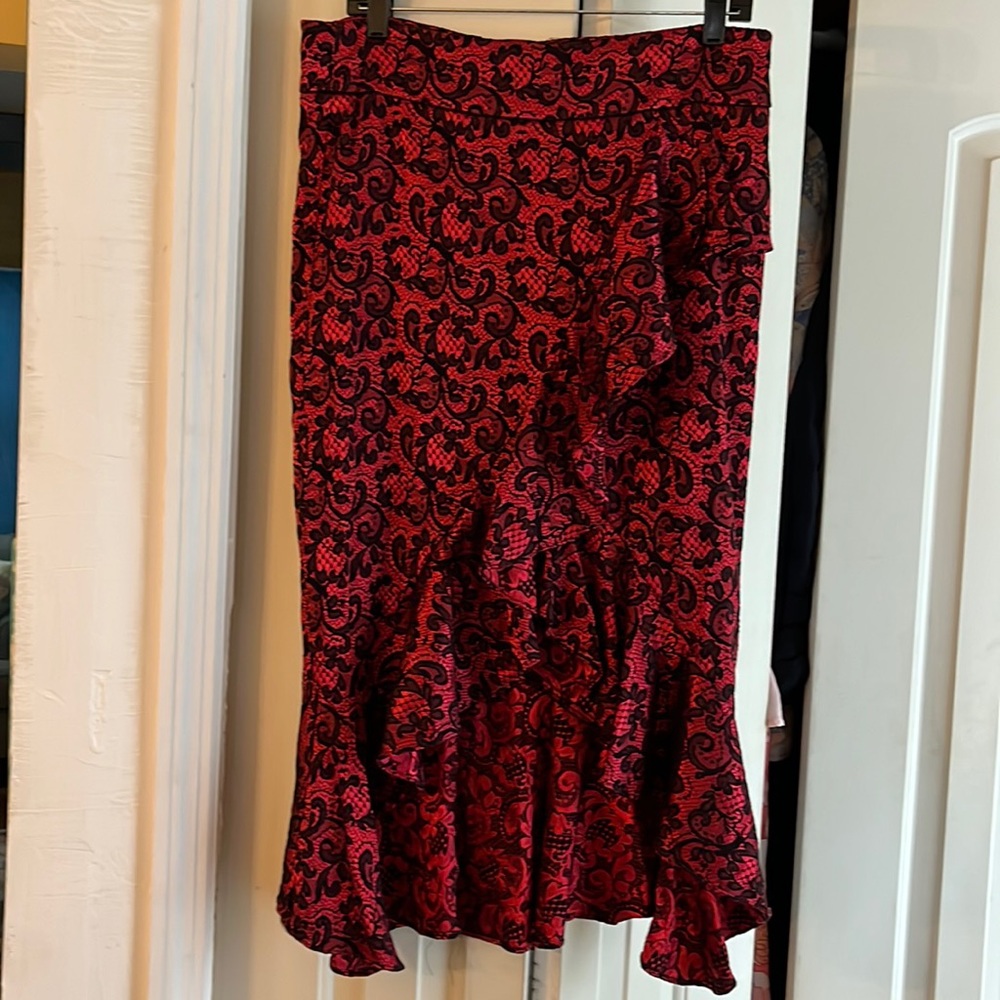 7th Ave NY&C satin like red and black design skirt size 14